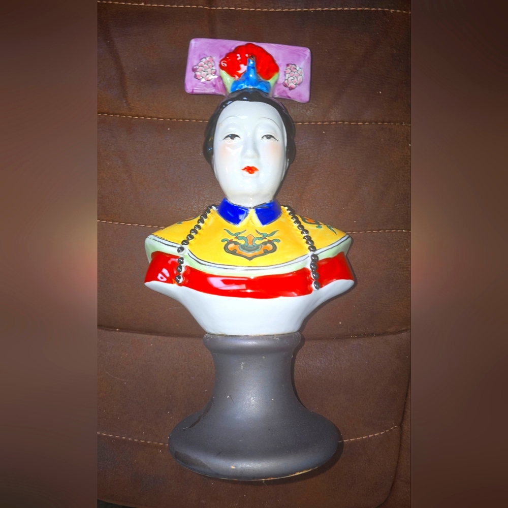 Chinese Famille Rose Porcelain Empress Bust- 13" Qing Dynasty Vintage